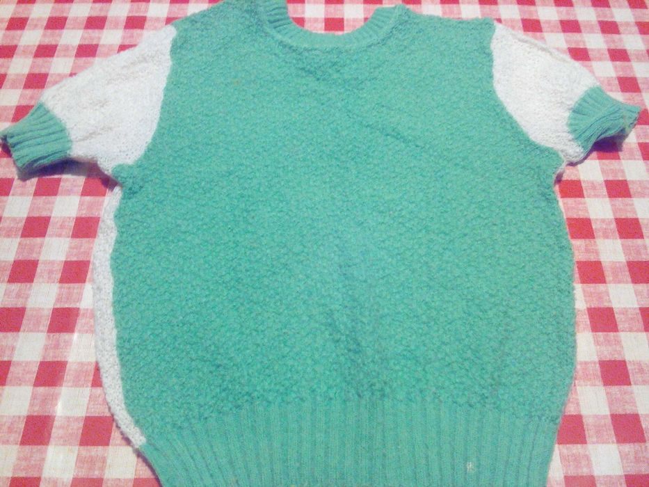 продавам стари детски дрехи всяла по 3 лв.