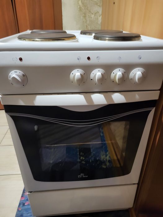 Продам эл.плиту фирмы Deluxe в отличном состоянии