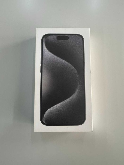iPhone 15 Pro, Black Titanium, 256GB.