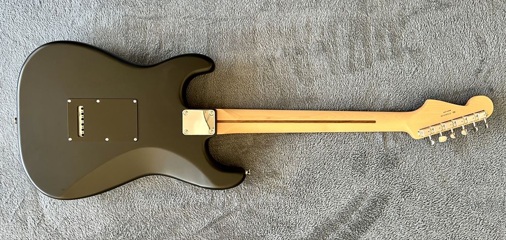 Fender Strat Hybrid II Limited Edition MIJ Blackout + куфар Fender