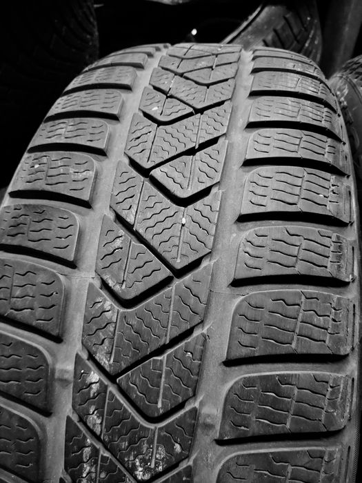 215 55 17 Пирели 2бр. Seal