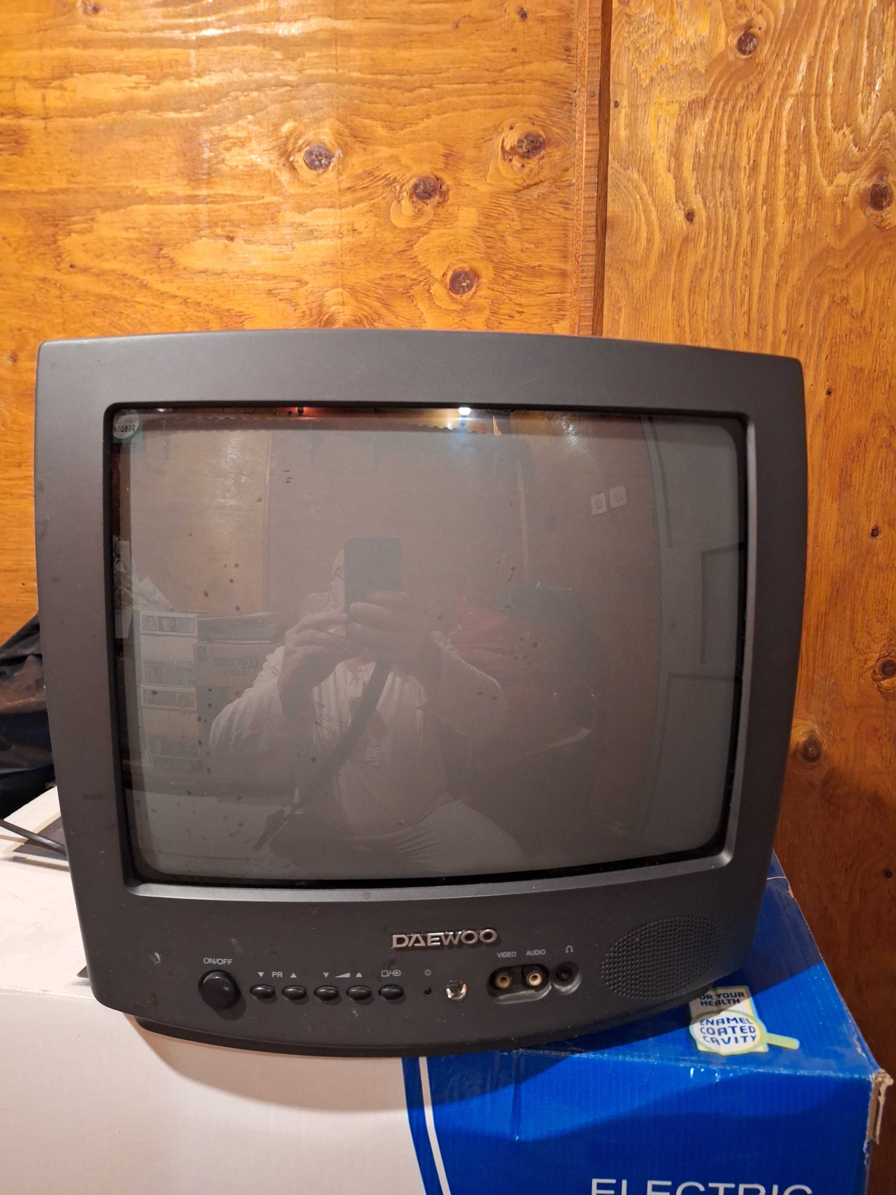 Телевизор DAEWOO, 14" , работи отлично,