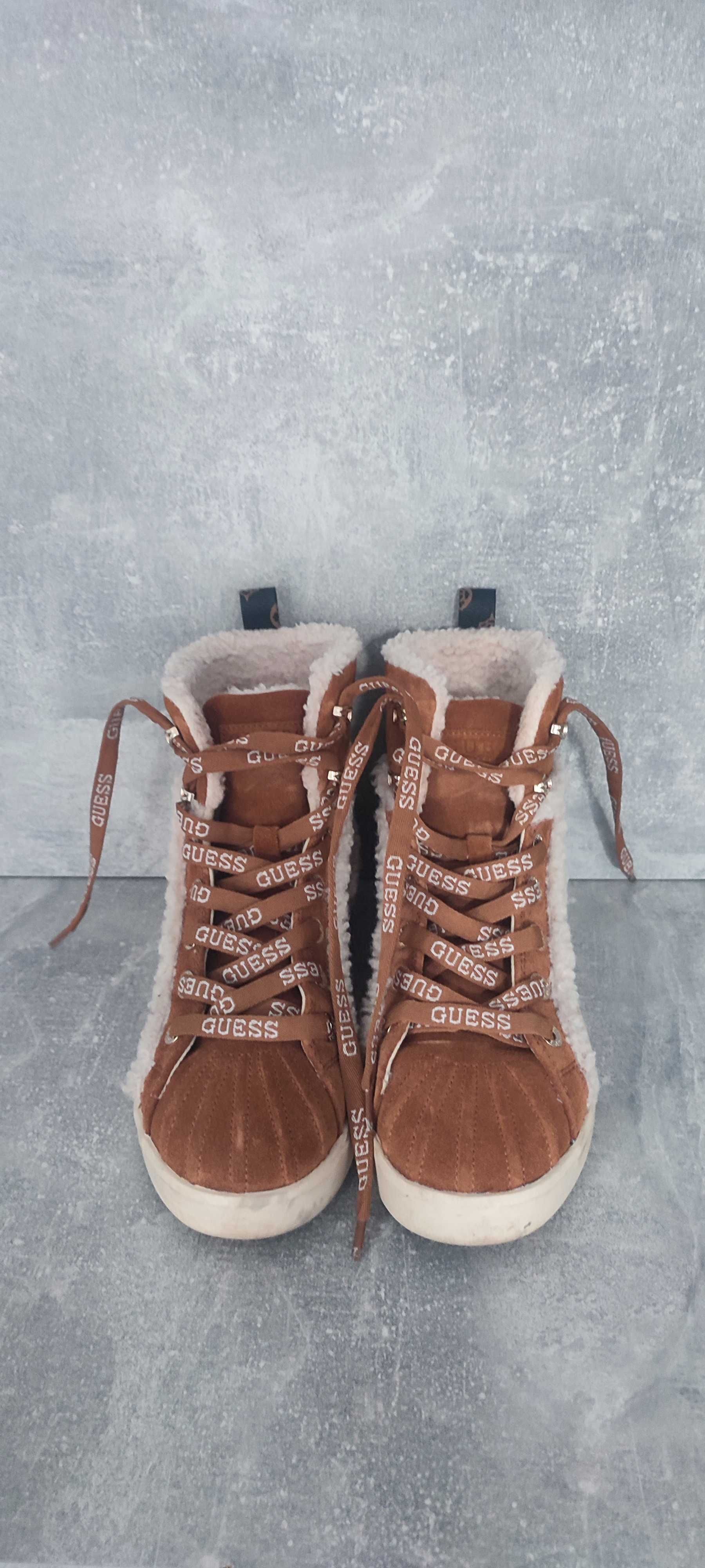 Зимни боти GUESS - Естествен велур