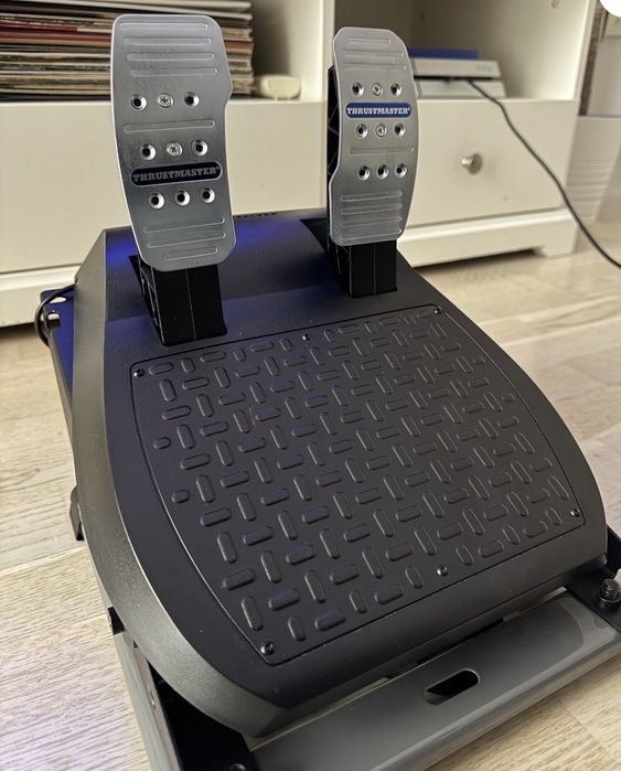 THRUSTMASTER TX Racing Wheel Servo Base, rim 599XXEVO pedale tp3a 2