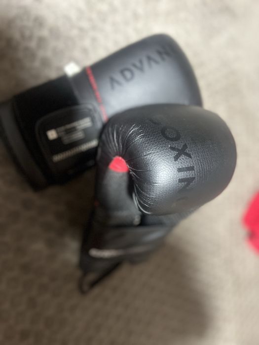 Vând manuși de box in stare bună