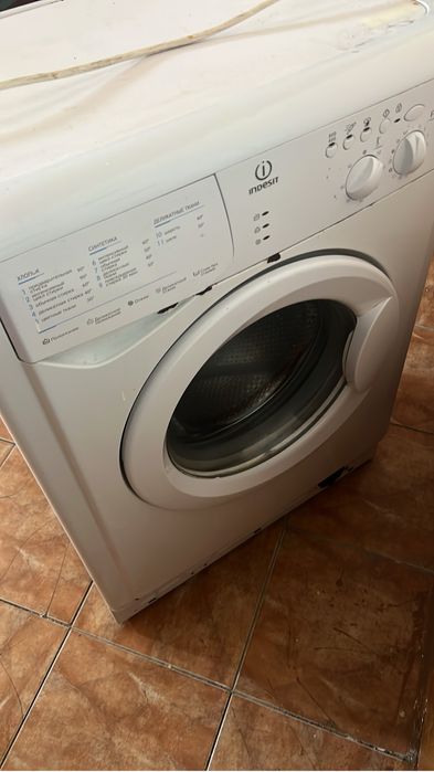 Отдам нерабочую старальную машинку