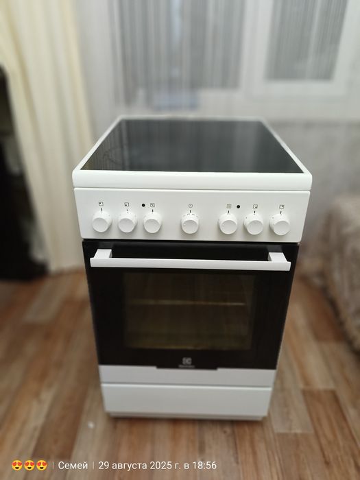 Продам электрическую плитку Electrolux в районе новостройки