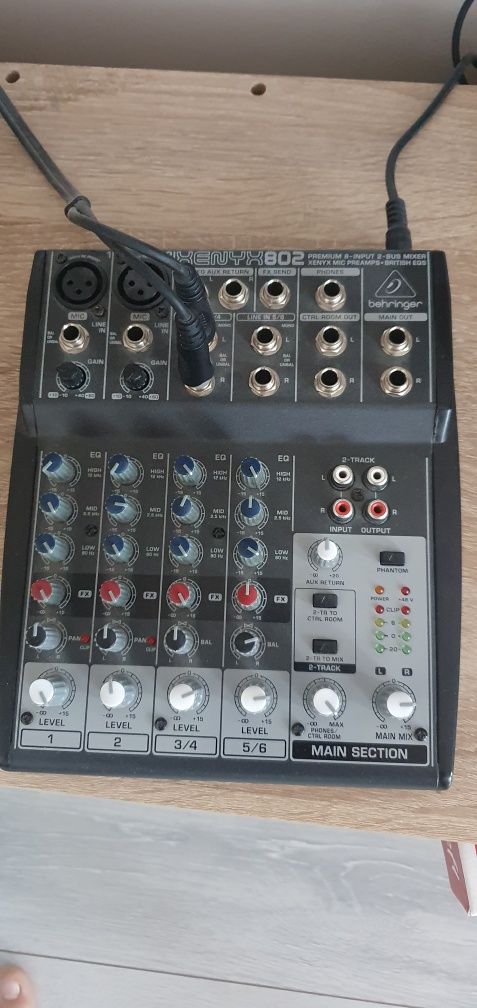 Boxe Peavey+statie Behringer+mixer