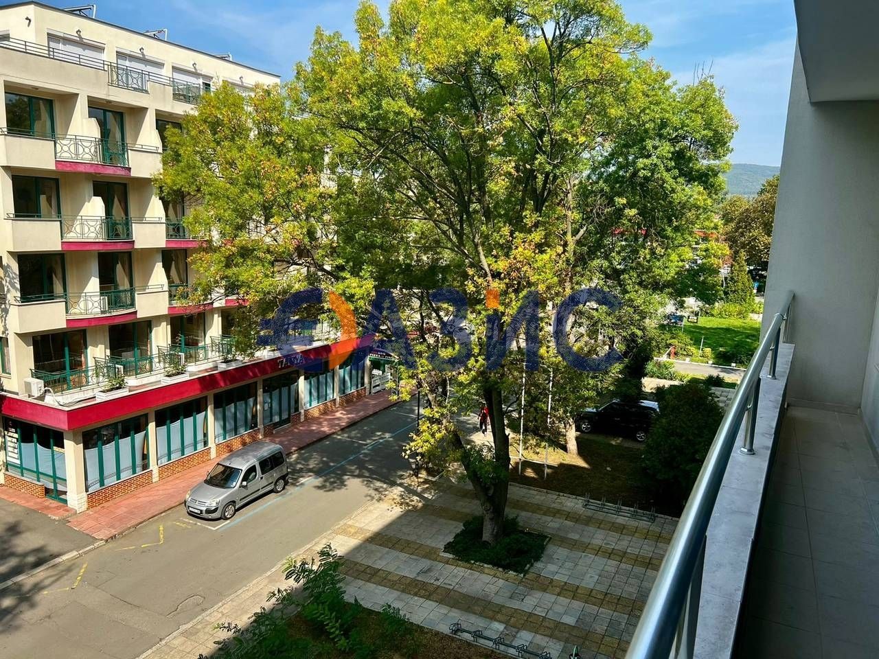 Продава се Двустаен апартамент в к.к. Слънчев бряг - 82 кв.м за 1025 €/кв.м - Снимка #13