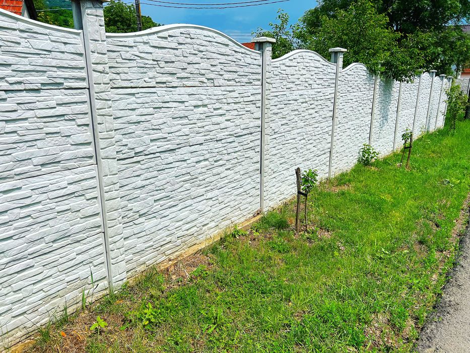Gard din placi si garduri de beton