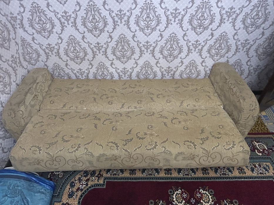 Продаю раскладной диван с местом хранения.