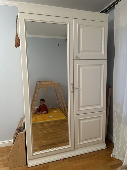 Шкаф плательный с встроенным холодильником