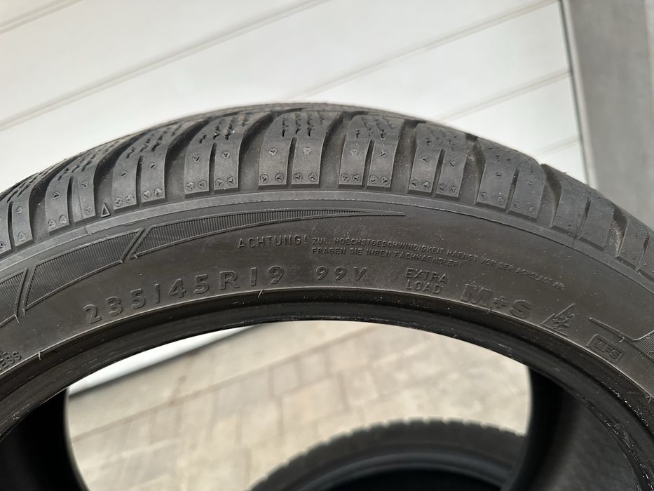 4 бр. 235/45/19 зимни гуми 6.5мм DUNLOP