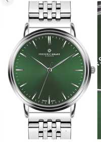 Часовник с зелен циферблат