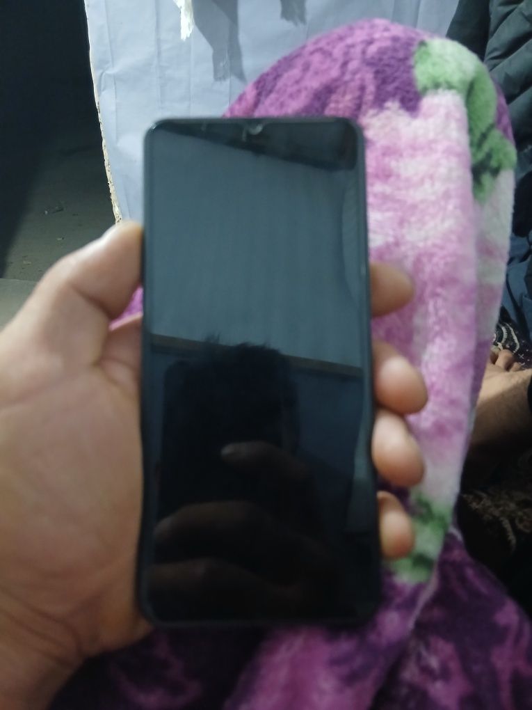 Realmi c61 holati yaxshi edial