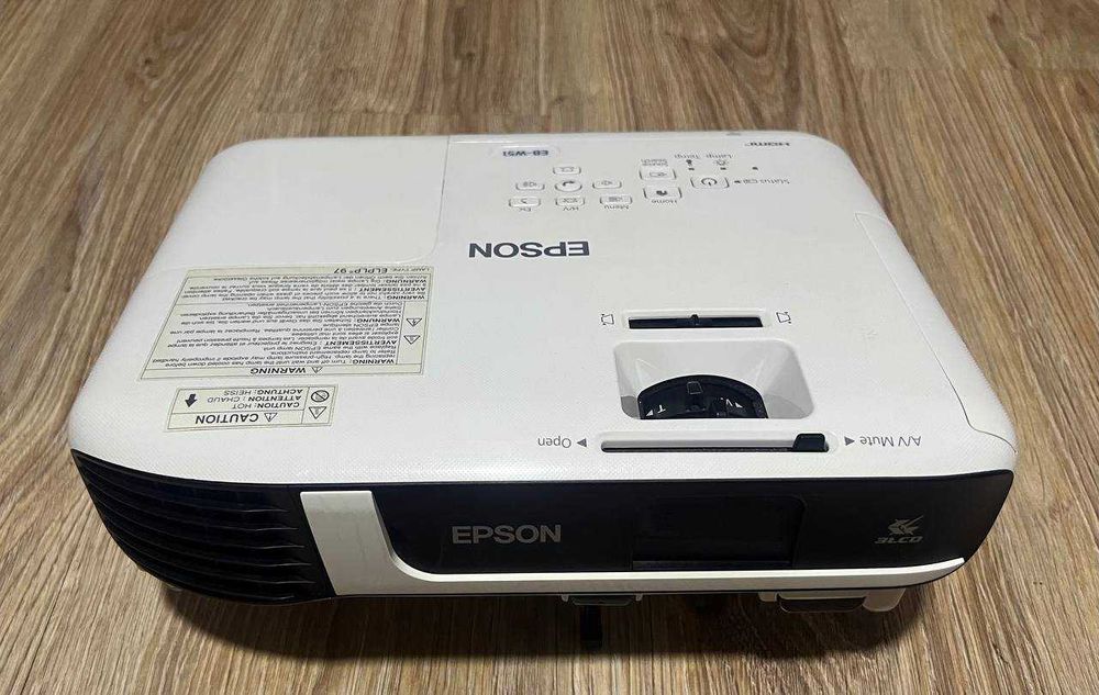 Проектор Epson EB-W51, Яркость (Световой поток): 4000 люмен, как новый