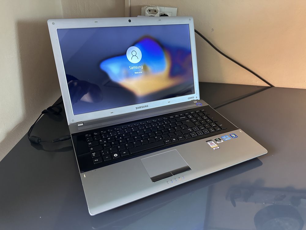 Laptop 17,3 inch Samsung RV720 i3 8GB 500GB