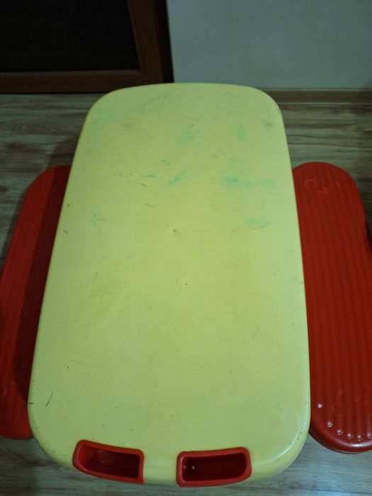 Masa de scris, colorat, pentru copii