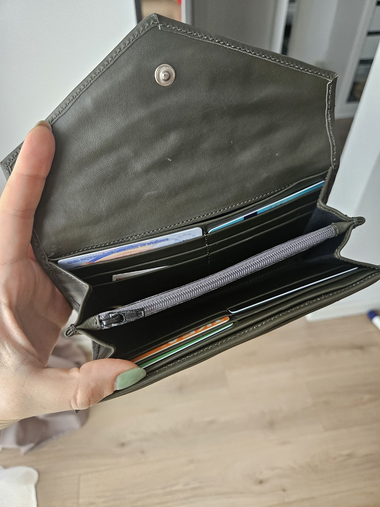 Laura Maxim MWallet