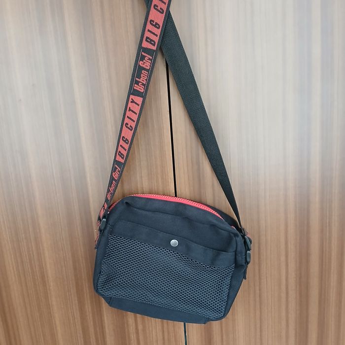 Сумки женские . .