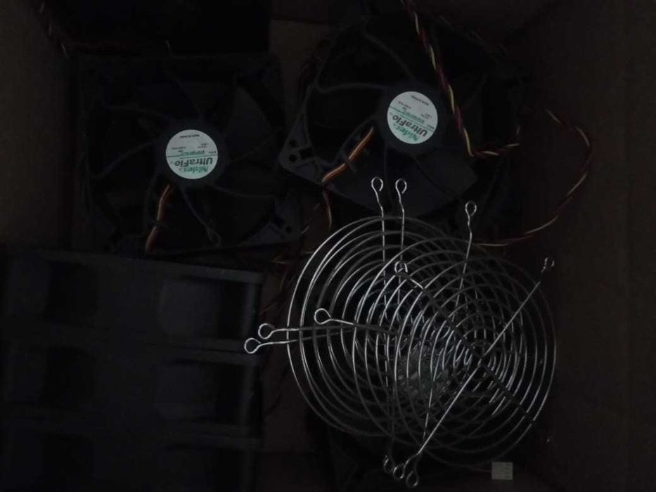 для асиков скоростные вентиляторы 12х12х4см на 12v 6500 об/мин 1,65А