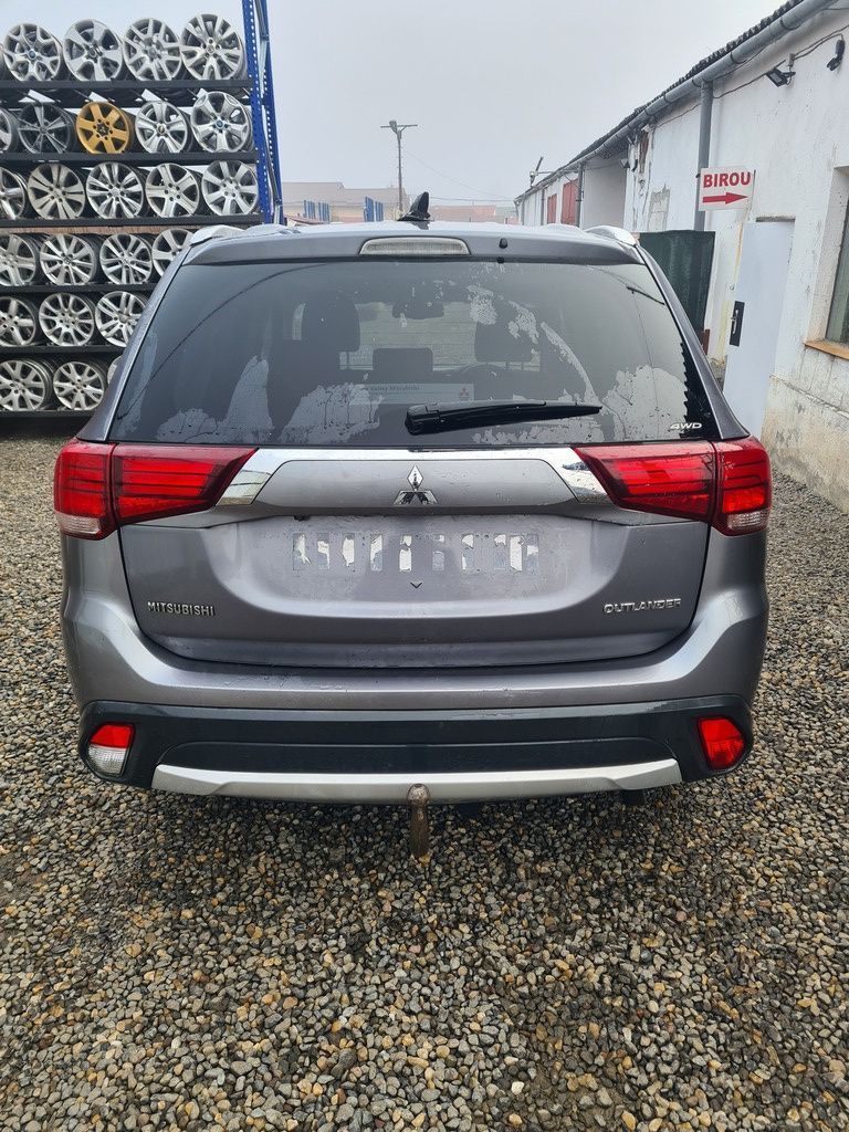 Dezmembrez Mitsubishi Outlander III facelift 2.2 DIESEL 2015-2018