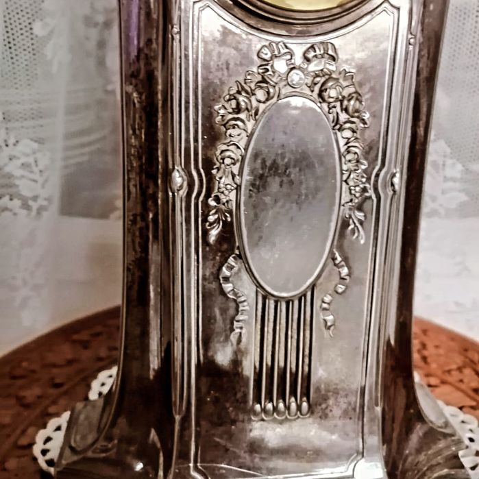 Посребрен, механичен часовник