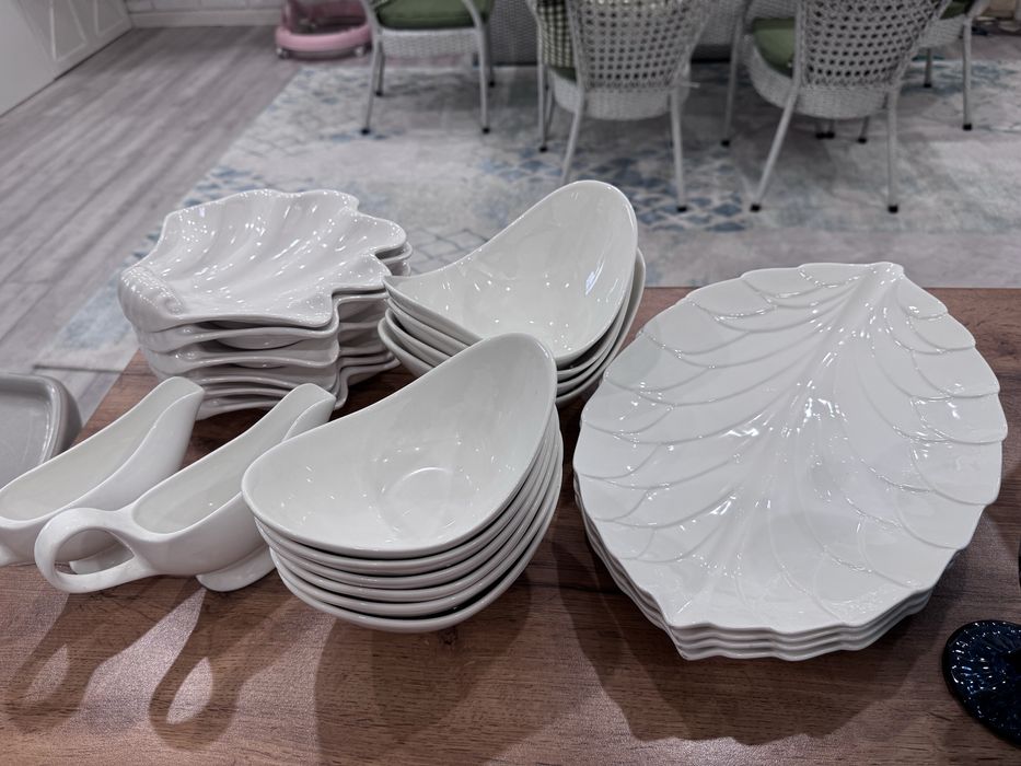 Посуда белая в хорошем состоянии