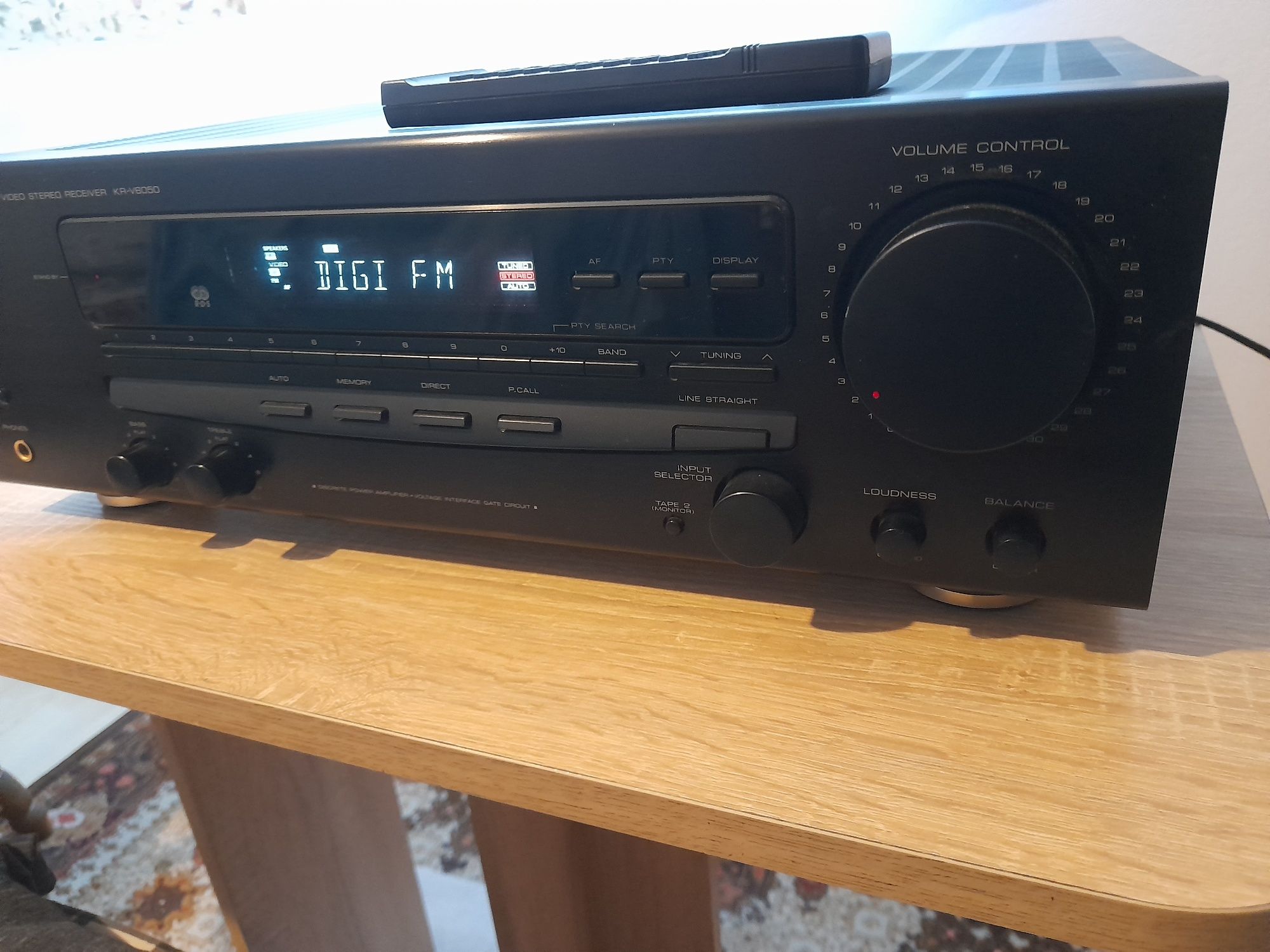 Kenwood 2x100wati cu telecomandă