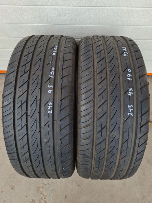 Летни гуми 2 броя OVACION VI388 245 45 R19 дот 4322