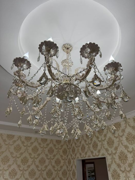 Жақсы жағдайда тұрған люстра сатылады