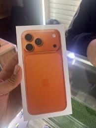 Продам  айфон 17 про оранжевый