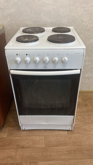 Продам рабочую электрическую плиту Дарина