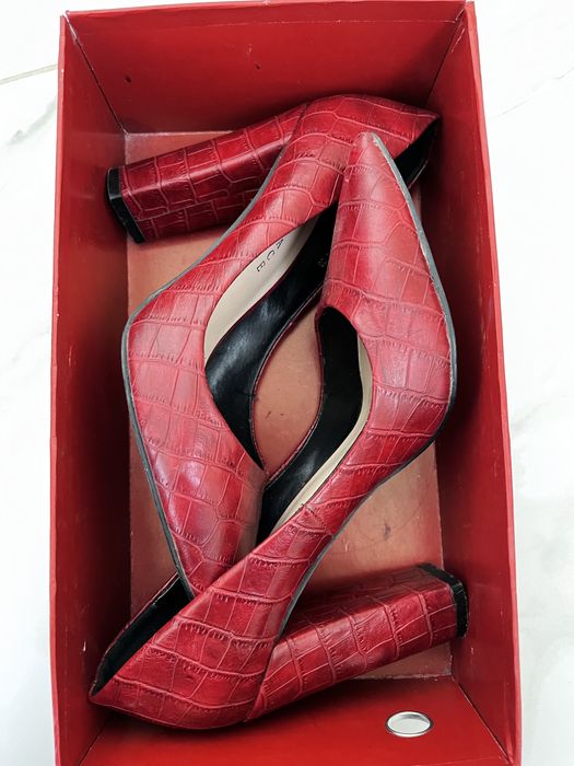 туфли красно-бордового цвета