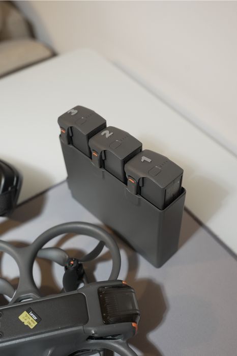 Drona DJI Avata 2, Fly More combo, in garantie, 3 baterii