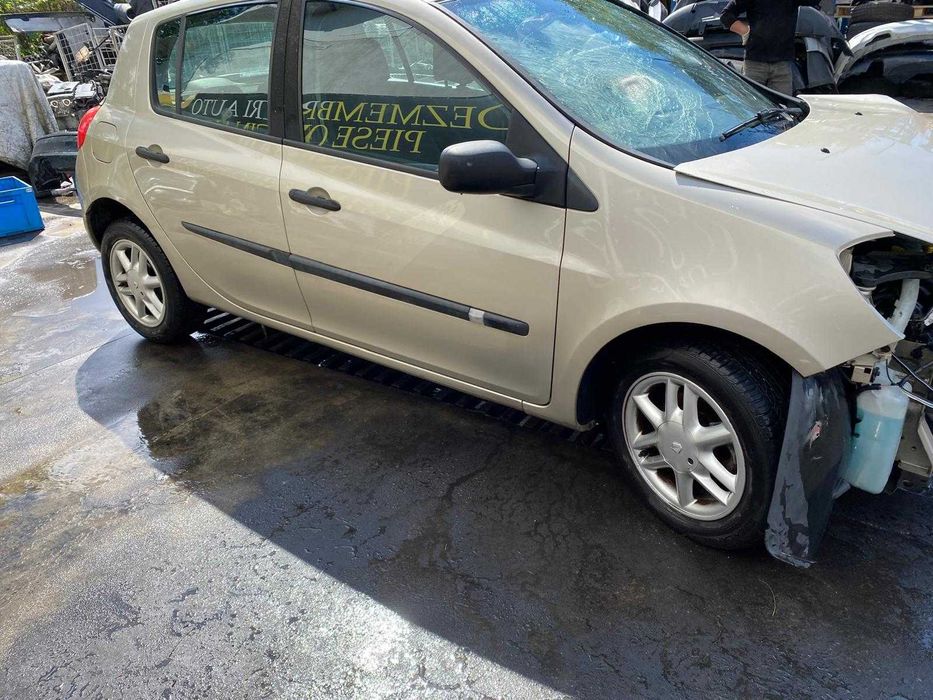 dezmembrez renault clio 3, 1.2i/usa fata clio/hayon/coloana volan clio
