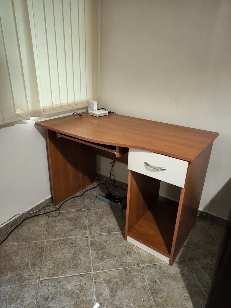 Дървено бюро за офис или дома