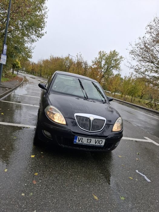 Vând Lancia Ypsilon