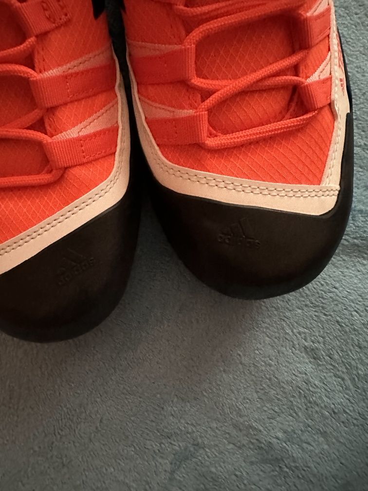 Продавам мъжки Маратонки ADIDAS