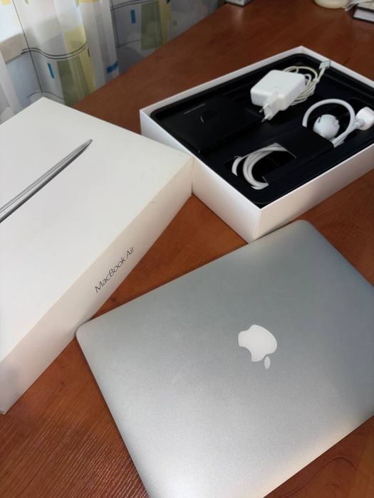 Продам Mackbook Air 13 2017