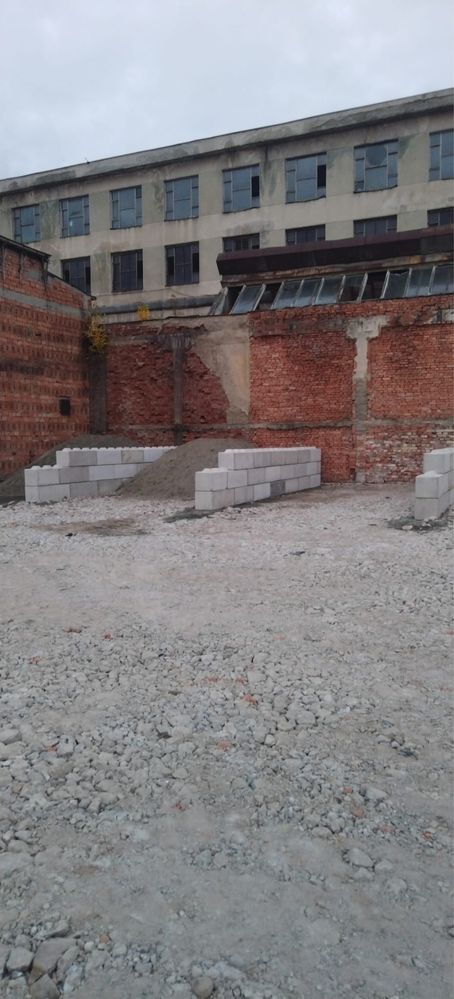 Blocuri modulare din beton . Tip Lego