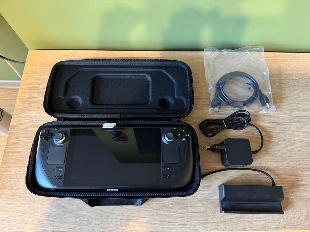 Steam Deck 256GB LCD + Steam Deck Docking Station