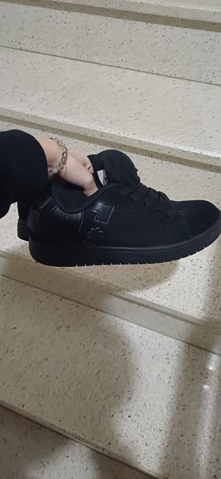 DC черни обувки 38