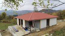 Executam  case pe structura metalica