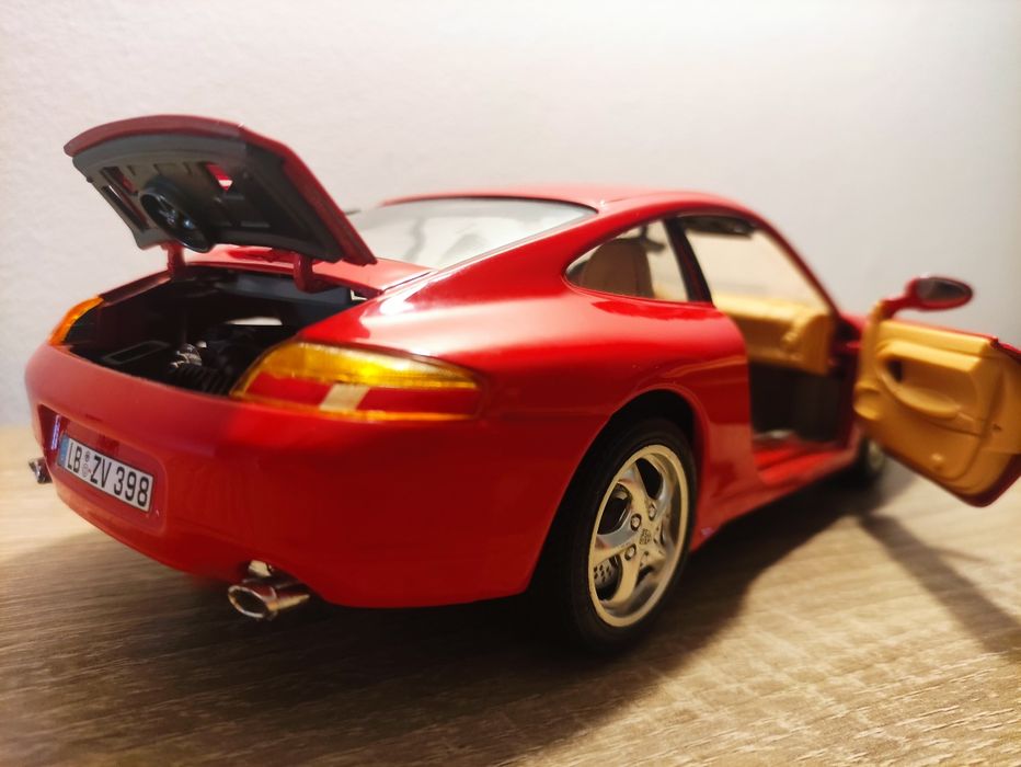 machete 1:18 ,Burago, Maisto
