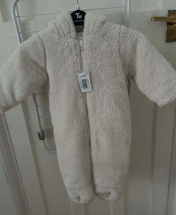 Бял бебешки космонавт