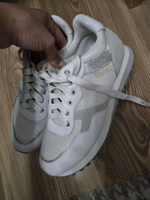 Продавам маратонки Liu Jo носени няколко пъти номер 37 цена 90 лв