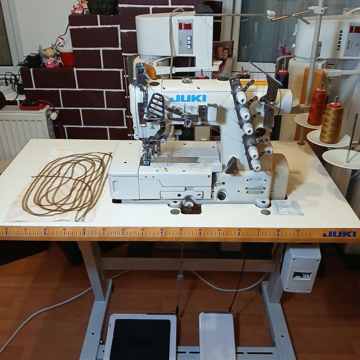 Masina de cusut JUKI typ uberdeck cu 3 ace 5 fire