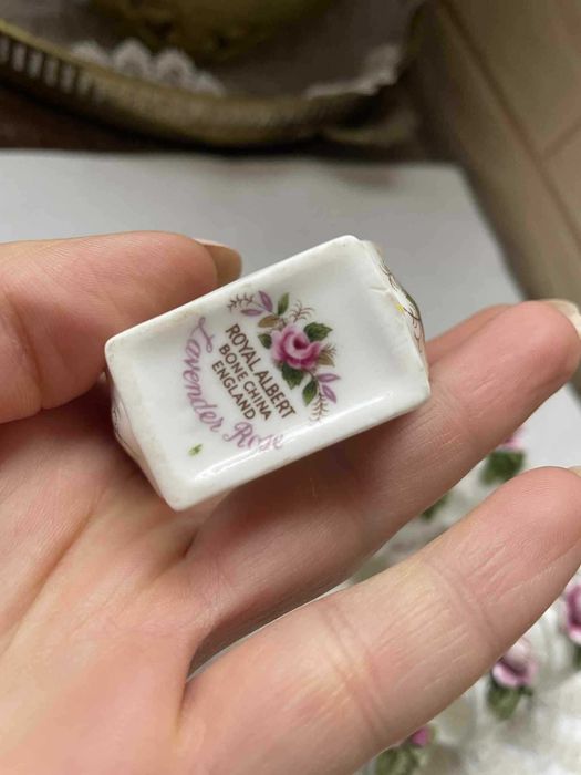 ROYAL ALBERT красиви пръстени за салфетки от костен порцелан от Англия