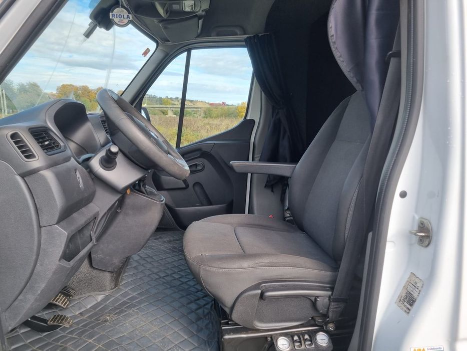 Vând Renault Master